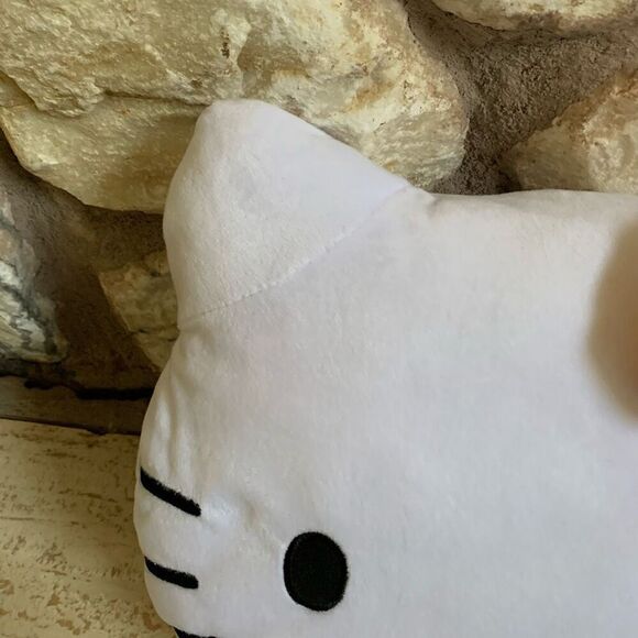 Nwt hello kitty face pillow - Picture 3 of 9